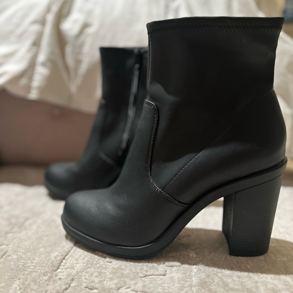 ZigiSoho Black Ankle Boots 10